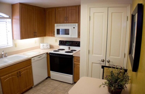 Arcadia Condo | Scottsdale Inviting 2BR Condo with Outdoor Pool Bar