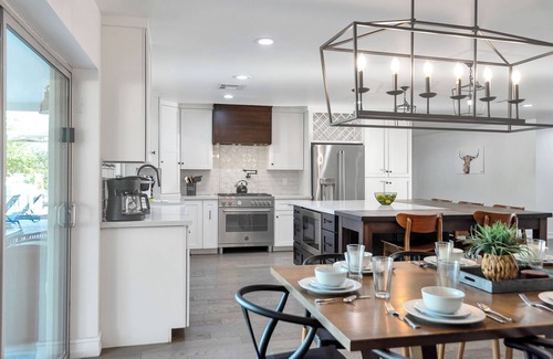 Shea North Estates House | Scottsdale Modern Retreat- Backyard Oasis + Pool- Nearby Dining and Shops!