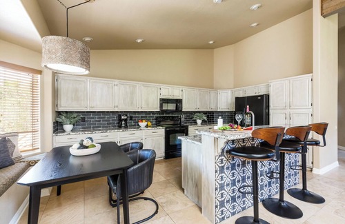 Paradise Park Vista Cottage | Scottsdale Oasis-saltwater Pool & Putting Green