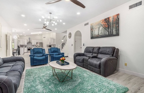 Paradise Park Vista House | Scottsdale Retreat 4 BR/3 BA # Pool #Lovely Backyard # Wifi # AC #