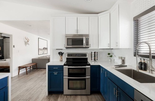 Hy-view House | Scottsdale Social – Stylish 3BR w/Pool & Hot Tub