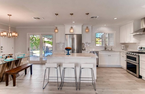 Continental Villas House | Scottsdale Tropic- Large Pool, Fire Pit, Hot tub, Bocce, child & pet friendly