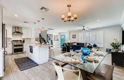 Continental Villas House | Scottsdale Tropic- Large Pool, Fire Pit, Hot tub, Bocce, child & pet friendly