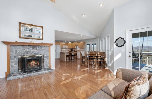 Smithville Ski Chalet | Scout's Hideaway (Dog-Friendly) Over Looking Center Hill Lake