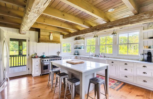 Rising Fawn House | ScoutLands Cabin with a private pond!