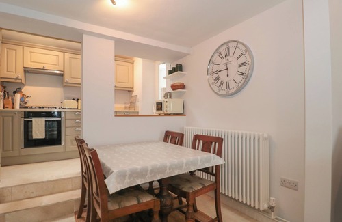 Stoke-sub-Hamdon Cottage | SCRAMBLES COTTAGE, pet friendly in Stoke-Sub-Hamdon, Somerset