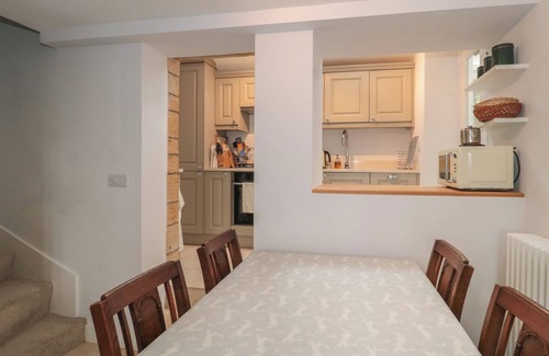Stoke-sub-Hamdon Cottage | SCRAMBLES COTTAGE, pet friendly in Stoke-Sub-Hamdon, Somerset