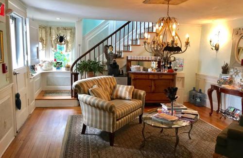 Madison Center Bed & Breakfast | Scranton Seahorse Inn
