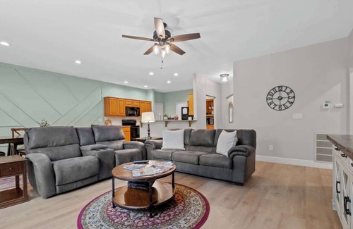 Bella Vista House | Screen Porch Haven-bike, hike, golf, close to hwy
