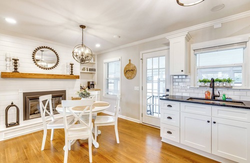 Westerville House | Screened Patio & Fire Pit: Modern Westerville Home
