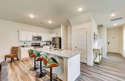 Wilson County House | Screened Patio: Townhome 3 Mi to Dtwn Wilson!