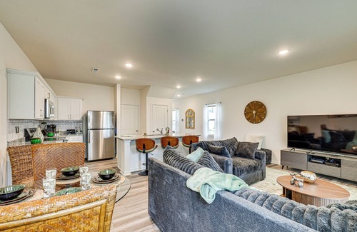 Wilson County House | Screened Patio: Townhome 3 Mi to Dtwn Wilson!
