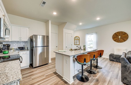 Wilson County House | Screened Patio: Townhome 3 Mi to Dtwn Wilson!