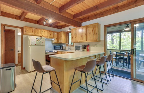 Hamlin House | Screened Porch & Grill: Lake Ariel Vacation Rental