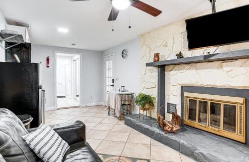 University Apartment | Screened Porch Tampa Studio 4 Mi to Busch Gardens