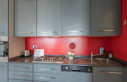 Padova Apartment | Scrovegni Chapel Grey Apartment