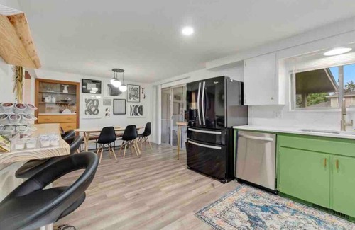 Loveland House | Sculpture Garden Delight (prime location)
