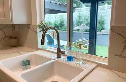 Fletcher Hills House | SD Central Hub! 20 min from Everything! WFH + Pet Friendly