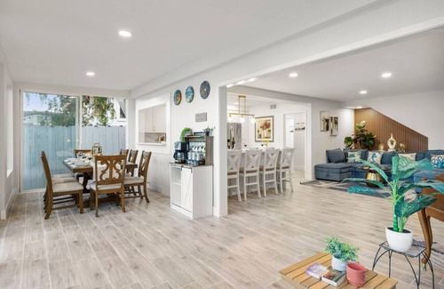 La Playa House | SD2-luxury-saltwater heated pool/walk to beach