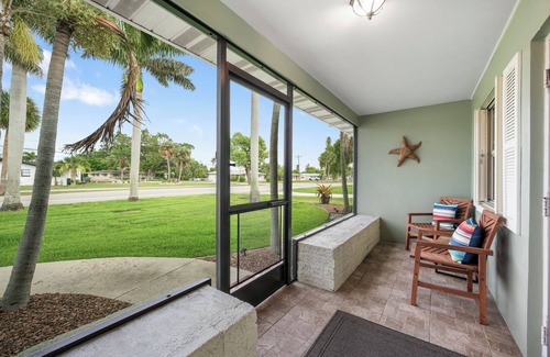 Yacht Club House | SE Cape Coral Pool & Hot Tub Oasis — Walk to Beach!