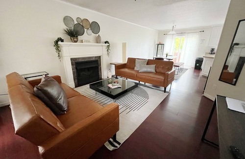 Milwaukie House | SE Park Ave 4B Retreat, Walk to MAX Station