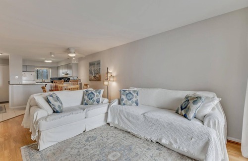 Wilmington Beach Condo | Sea 11 - Private Oceanview Deck & Community Pool