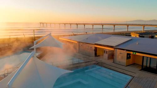 New Brighton Apartment | Sea air and Sandy Beach, beautiful 1 bed 1 bath