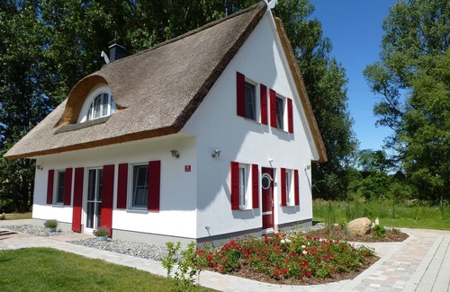 Glowe House | Sea air and the sound of waves - vacation in the comfortable thatched house Lucia in Glowe