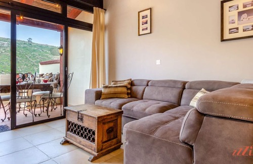 Xlendi Apartment | Sea and Cliff Views in a Modern Apt w/ Terrace