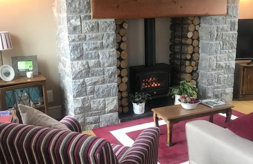 Moelfre Bed & Breakfast | Sea and Countryside Views 15 minute wall to LLigwy Beach and the Coastel paths.