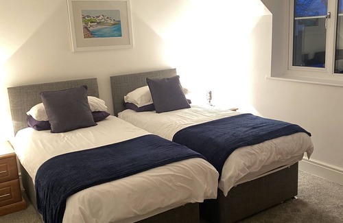 Moelfre Bed & Breakfast | Sea and Countryside Views 15 minute wall to LLigwy Beach and the Coastel paths.
