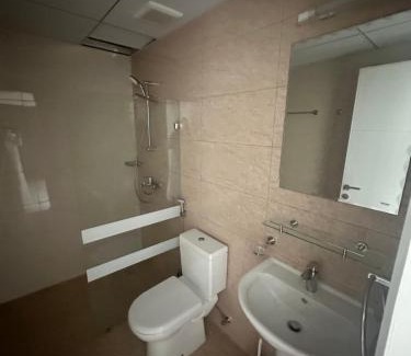 Al Ghubrah Ash Shamaliyyah Apartment | Sea and lake view apartment