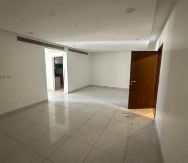 Al Ghubrah Ash Shamaliyyah Apartment | Sea and lake view apartment