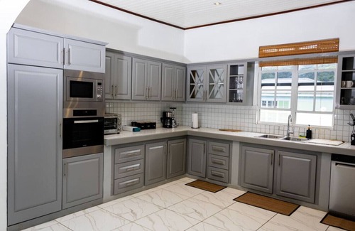 Castle Comfort House | Sea and Summit Villa