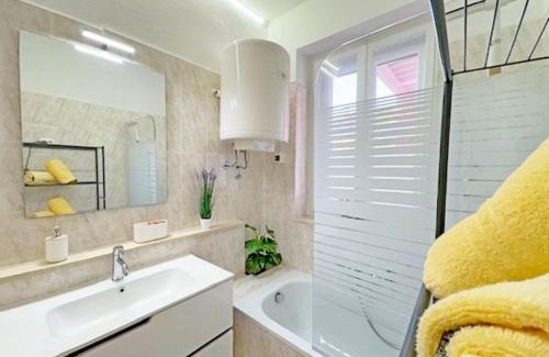 Ankaran Apartment | SEA and SUN Ankaran, near the Beach, free Parking and Wi-Fi, stunning sunset, 80m2