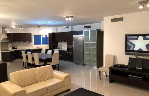 Tel Aviv Promenade Apartment | SEA AND SUN, holidays on the beach
