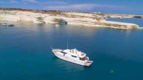 Madliena Boat Rental | Sea BaronIV "BedsonBoat"