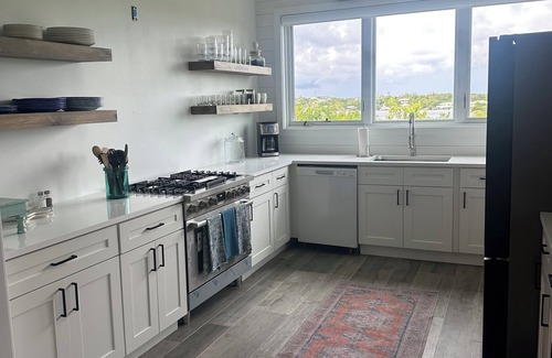 Green Turtle Cay House | Sea Bird 3/3 Overlooking the Sea of Abaco with Private Beach & dock access