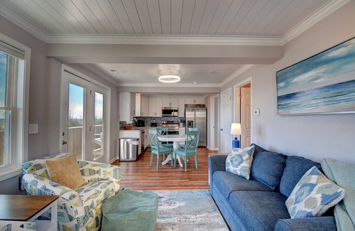 Surf City House | "Sea Biscuit" - Charming Updated Oceanfront Cottage