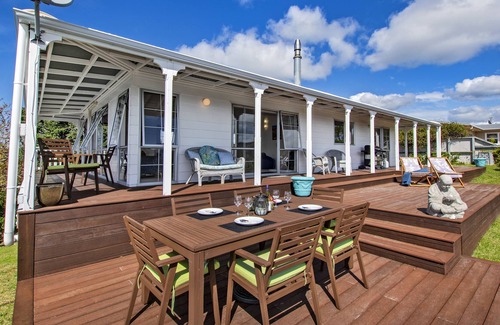 Tutukaka Cottage | SEA BLUE HEAVEN WITH WIFI - TUTUKAKA HOLIDAY HOME in Tutukaka