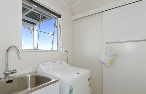 Tutukaka Cottage | SEA BLUE HEAVEN WITH WIFI - TUTUKAKA HOLIDAY HOME in Tutukaka