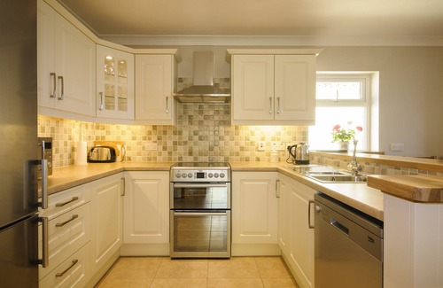 Tully Apartment | Sea Breeze Apartment