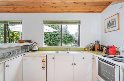Pauanui House | Sea Breeze Bach - Pauanui Holiday Home