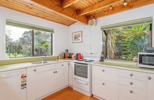 Pauanui House | Sea Breeze Bach - Pauanui Holiday Home