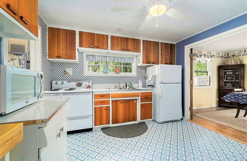 Cheboygan Cabin | Sea Breeze Cottage near Mullett Lake