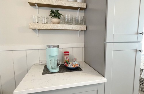 Hampton Cottage | Sea Breeze Cottage - newly renovated - sleeps 6