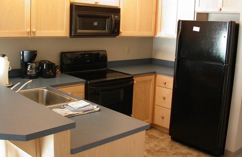 Downtown Cannon Beach Hotel | Sea Breeze Court