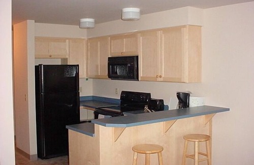 Downtown Cannon Beach Hotel | Sea Breeze Court