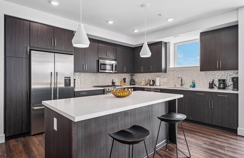 Marina del Rey Apartment | Sea Breeze Escape 3BR Coastal Gem w/2 Balconies