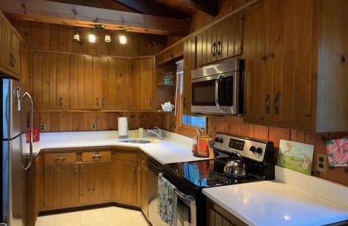 Baiting Hollow House | Sea Breeze: Hot Tub, Steps to Beach, Near Vineyards